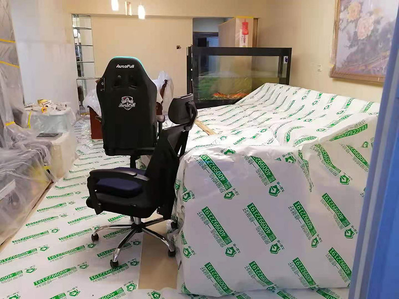 用了二十幾年的木桌子要翻新，用哪種家具維修噴漆方法可以搞定