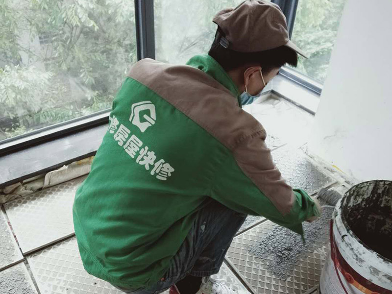 瓷磚裂縫是如何造成的，需要衛(wèi)生間瓷磚裂縫修復(fù)怎么找人