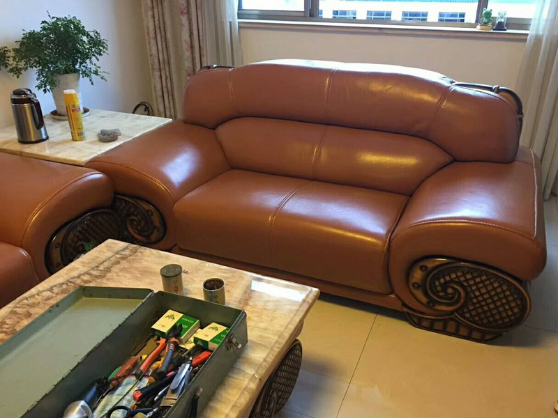 舊沙發(fā)別忙扔，沙發(fā)換皮是勤儉持家的不二之選，自己翻新沙發(fā)也行