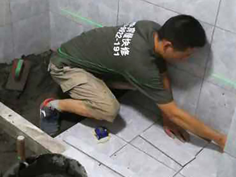 靠譜的西安裝修公司，如何處理衛(wèi)生間滲水到隔壁房間的情況