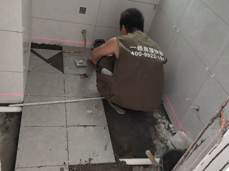 靠譜的西安裝修公司，如何處理衛(wèi)生間滲水到隔壁房間的情況