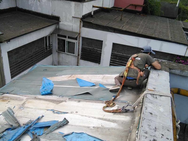 衛(wèi)生間墻角滲水處理方法，墻內水管凹槽