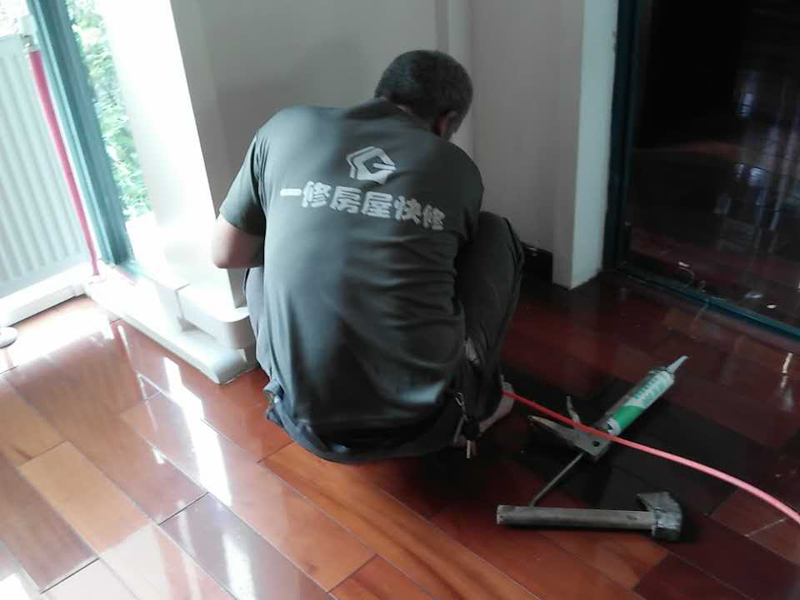 踢腳線安裝知識科普，實(shí)木踢腳線應(yīng)留伸