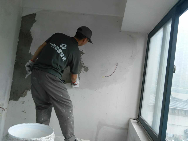 一修墻面開裂、鋪實木地板、斷路器維修