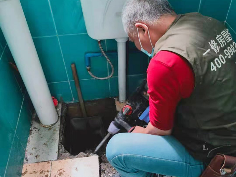 衛(wèi)生間漏水導致樓下滴水，房子衛(wèi)生間漏