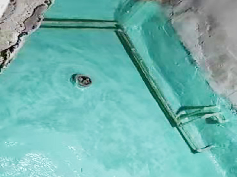 老房衛(wèi)生間水管漏水，衛(wèi)生間暗管從墻里