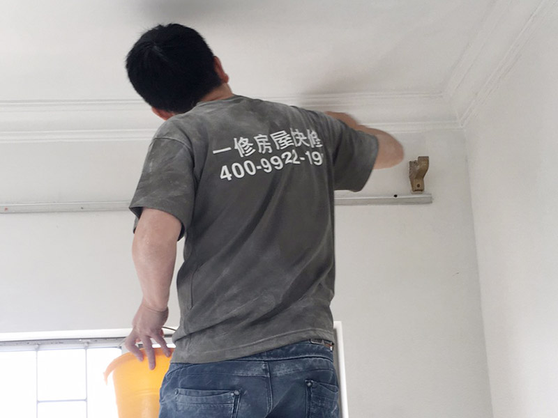 內(nèi)墻面底部滲水怎么辦？是什么原因?qū)е? style=