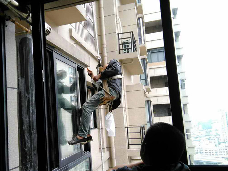 外墻漏水在內(nèi)墻做防水有用嗎？建筑外墻