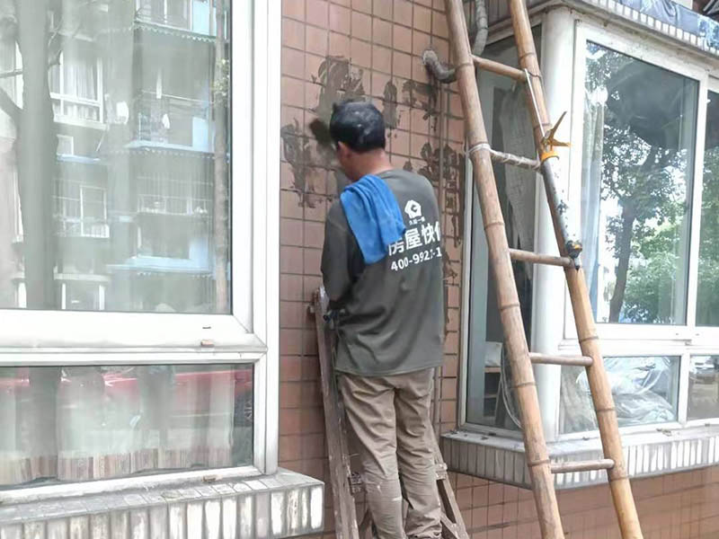 外墻松動如何拆除換新？外墻瓷磚拆除方